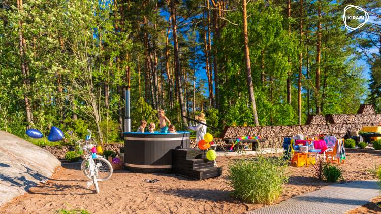 ‘Partymama Sini’s’ deft hands conjure up decorations for the children’s birthday party photo shoot | Kirami