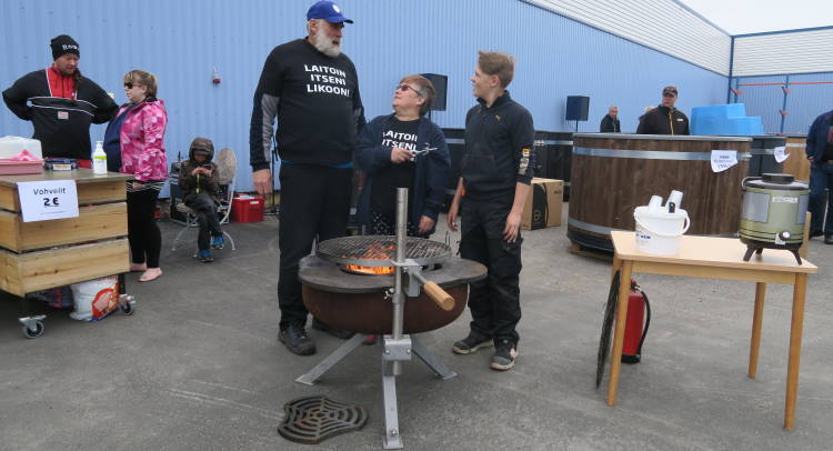 On a company visit Juha Mieto tasting Pirjo’s delicious barbecue treats (Juha Mieto, Pirjo Ojala and Lauri Marttila in the photo) | Kirami