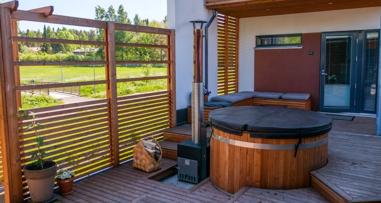 The tub can be embedded into the terrace | Kirami