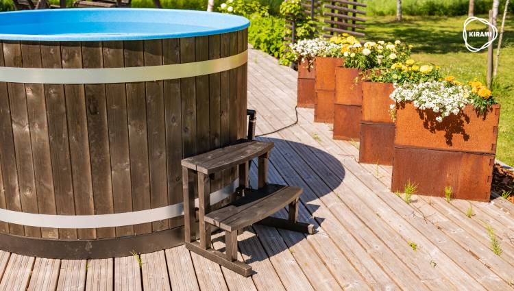 The quality hot tub Breezy withstood the rough seas | Kirami