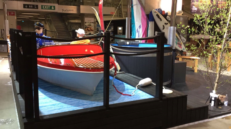 According to the men, a hot tub purchase decision at the fair is made by the government, i.e. the wife | Kirami - Warmer feelings.