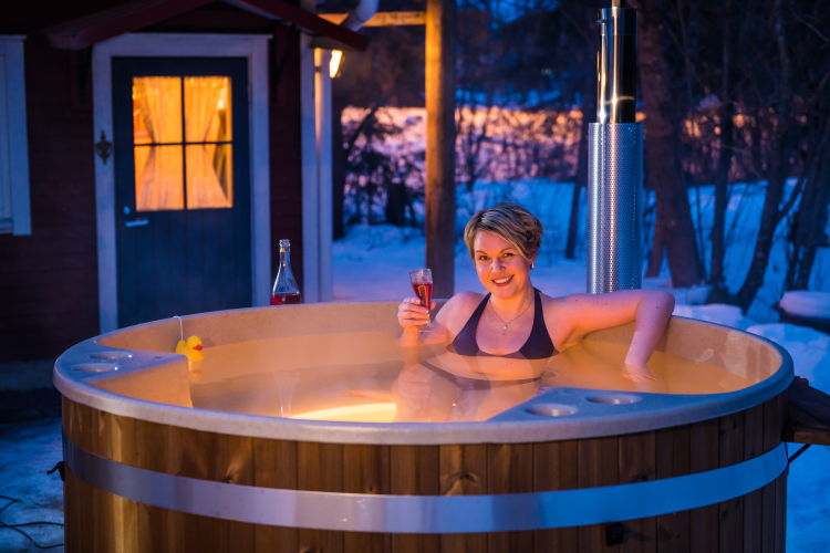 the absolute highlight of the evening is sitting in the warm water of the hot tub and admiring the starry sky and the atmosphere | Kirami