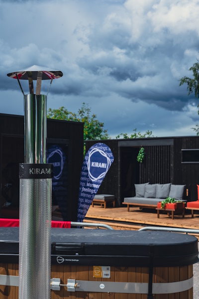 This oasis offers the choice of a hot or cold tub | Kirami hot- and could tubs