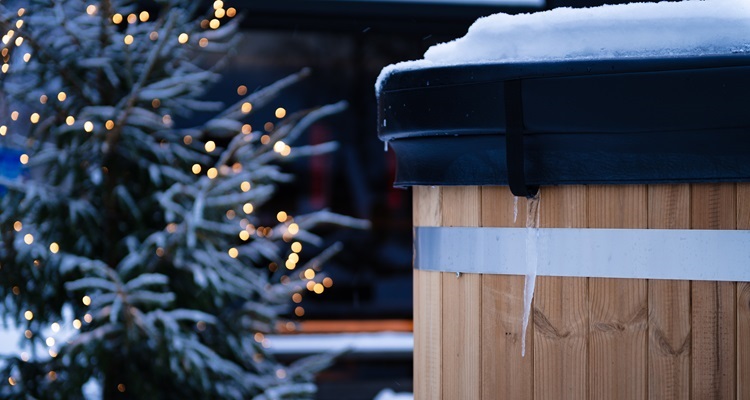  While warming the tub, you should keep it covered to prevent the heat from evaporating
