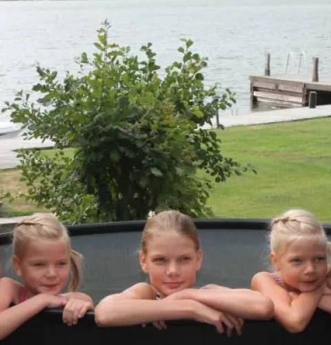 Safe hot tubbing with children | Kirami