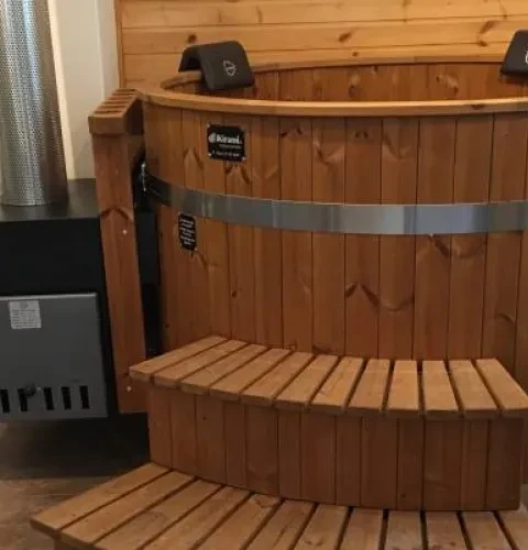 Elitnye Kaminy sells hot tubs in Russia  | Kirami