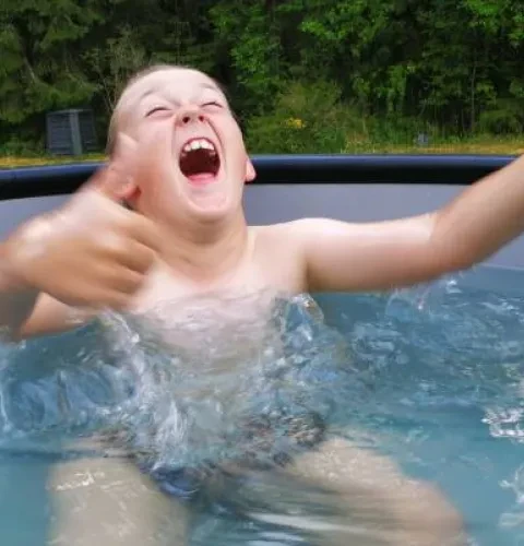 An 8-year-old saved up for a hot tub | Kirami | Warmer feelings