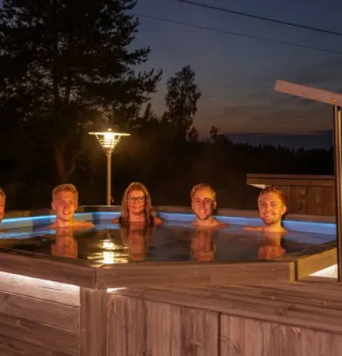 Now the garden has both – a sauna and a hot tub | Kirami