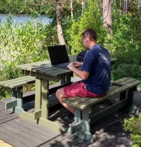  The summer house office in a Finnish forest is even more precious to the blogger than his home office | Kirami