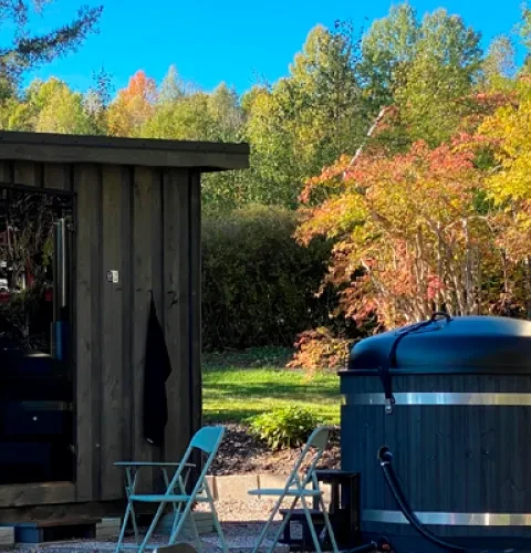 Sauna and a hot tub suit a Swedish yard, too | Kirami