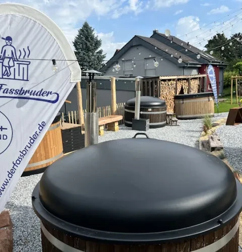 There are always several different hot tubs to test | Kirami - Warmer feelings.