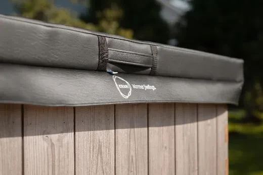 An insulation cover for the NordicIce S tub