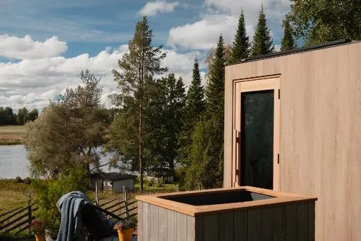 Premium NordicIce S is fully insulated tub